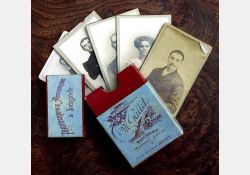 Boîte de photos, 1920 / Visuel : D.R.