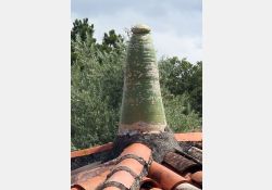 Certaines anciennes maisons ont gardé leur épi de faîtage / Visuel : D.R.
