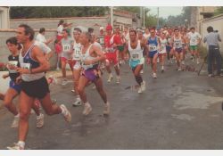 Course à pied de “Vivre à Breuillet” en 1994 - départ dans les rues du Grallet pour 15 kms dans les marais / Visuel : D.R.