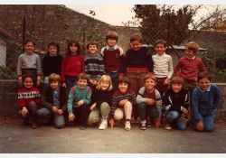 École des sœurs, 1983-1984

[De gauche à droite]

[Debout] Nathalie Albiero, Emma Albiero, Sabrina Roullin, Isabelle Prou, Frédéric Bréjon, Alexandre Bertrand, Emmanuel Sellier, Grégory Guittard

[Accroupis] Laetitia Albiero, Loïc Mercier, Meldy Roullin, Séverine Pinson, Adeline Prou, Cédric Grolleau, David Forgit, Sébastien Palluas / Visuel : D.R.