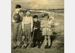 Enfants à Nauzan, 1949 / Visuel : D.R.