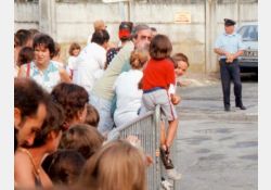 François Rémy dans l'exercice de ses fonctions pour la course pédestre de “Vivre à Breuillet“, en 1994 / Visuel : D.R.