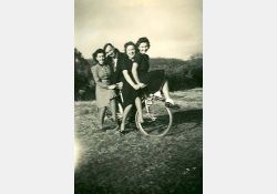 Jeunes en vélo / Visuel : D.R.