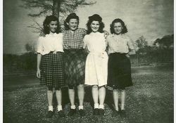 Jeunes filles de Breuillet, 1947 / Visuel : D.R.