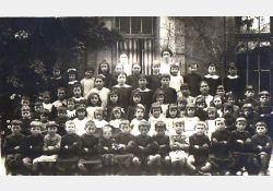 Photo d'école, 1938

Nous n'avons malheureusement pas les noms de tous ces bambins. Si vous en savez plus que nous, merci de nous en informer. / Visuel : D.R.