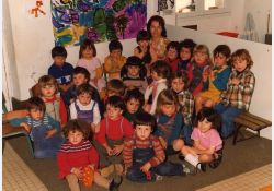 Photo d'école, 1977-1978

[De gauche à droite, de haut en bas]

[1{e}er{e} rang, au fond] ?, Marjorie Morin, Véronique Desbordes, ?, Mme Blanchard, institutrice,
Frédérique Charret, Sandrine Peneau, Juliette Baude, Béatrice Lisa, Amélie Coureau

[2{e}e{e} rang] Stéphanie Langlois, Fabrice Fabre, ?, Carole Thenaud, ?, Armelle Coureau

[3{e}e{e} rang] Mickaël Naud, Nathalie Valade, Fabrice Giraudot, Muriel Sarrazin, Florence Chardavoine

[4{e}e{e} rang, devant] Pascal Orion, Guillaume Martrenchard

Cette photo comporte encore quelques oublis. / Visuel : D.R.