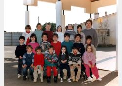 Photo d'école, 1993-1994

[De gauche à droite, de haut en bas]

[1{e}er{e} rang, en haut] Bérénice Aubert, Clémentine Mottaz, Alexandre Rebout, Coralie ?, Aurélie Rousseau, Cédric lacour, Marie-Antoinette Cazeil (institutrice)

[2{e}e{e} rang] Thomas Eymard, Virginnie Pinsonneau, David Grametz, Julie Claverie, Gaëtan Mémin, Anthony Arciero, Jonathan Cotreau

[3{e}e{e} rang, assis devant] Guillaume Lavigne, Peter Pouille, Dimitri Bémant, Johanna Guérin, Maxime Métaireau, Pauline Grousset / Visuel : D.R.