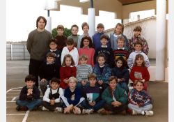 Photo d'école, 1994-1995, CE1

[De gauche à droite, de haut en bas]

[1{e}er{e} rang, en haut] Alain Birginie (instituteur), Jonathan Bonneau, Thibault Péron, Jérôme Gallard, Amandine ?, Clémentine Mottaz, Stéphanie Barreau

[2{e}e{e} rang] Anthony Arciero, Julie Claverie, Clothilde Brion, Maxime Forgit, Alexandre Rebout, Damien Pichon

[3{e}e{e} rang] Bérénice Aubert, Pauline Grousset, Jennifer ?, Sonia Grolleau, Johanna Guérin, Lydie Boutet

[4{e}e{e} rang, accroupis] Thomas Eymard, Maxime Métaireau, Benoît Lefevre, Loïc Aranjo, Dimitri Bémant, Guillaume Lavigne / Visuel : D.R.