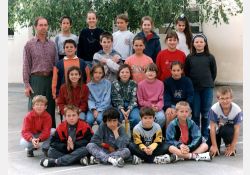 Photo d'école, 1996-1997

[De gauche à droite, de haut en bas]

[1{e}er{e} rang, en haut] Yves Herviot (instituteur), Cédric Lacour, Charlène Luneau, Guillaume Lavigne, Pauline Grousset, Johanna Guérin

[2{e}e{e} rang] Anthony Arciero, Florent Adam, Audrey Massonneau, Julie Claverie, Charlotte Pinson

[3{e}e{e} rang] Sandy Brotreau, Clémentine Mottaz, Aurélie Vezin, Stéphanie Barreau, Céline Fayet

[4{e}e{e} rang, accroupis] Damien Guerra, Renaud Garraud, Damien Sorlut, Jonathan Cotraud, Guillaume Rebout, Nicolas Barreau / Visuel : D.R.
