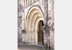 Portail de l'église de Breuillet / Visuel : D.R.