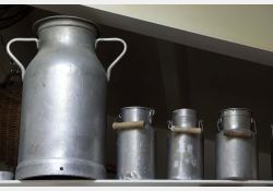 Pots à lait / Visuel : D.R.