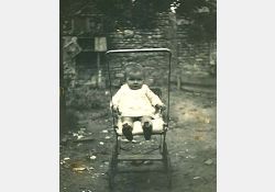 Poussette, 1941 / Visuel : D.R.