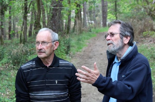 Préparation de la conférence « Forêts de La Coubre et des Combots » - Alain Bertin et Guy Estève, mai 2012 / Visuel : D.R.