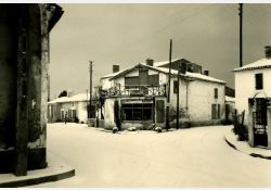Rue du centre - Lors du terrible hiver 1956, au croisement de l'actuelle mairie / Visuel : D.R.