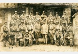 Soldats en 1939 avant “la drôle de guerre“. Abel Guérin (2{e}e{e} à partir de la droite dans la 2{e}e{e} rangée à partir du haut) deviendra adjoint au maire Daniel Michenot, puis maire lui-même. / Visuel : D.R.