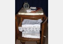Table de chevet / Visuel : D.R.