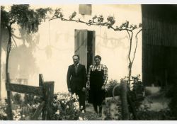 Treille sur une maison de Taupignac, 1944 / Visuel : D.R.